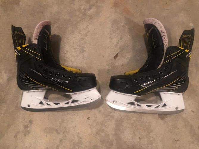 Senior CCM Regular Width  Size 7 Tacks 6092 Hockey Skates