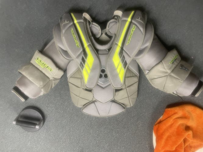 Vaughn Velocity VE8 Pro Carbon Goalie Chest Protector