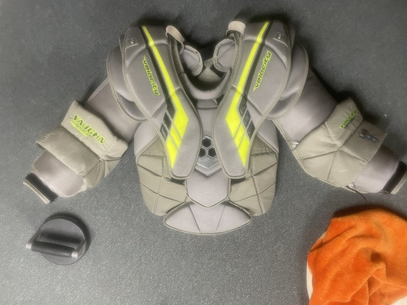 Vaughn Velocity VE8 Pro Carbon Goalie Chest Protector