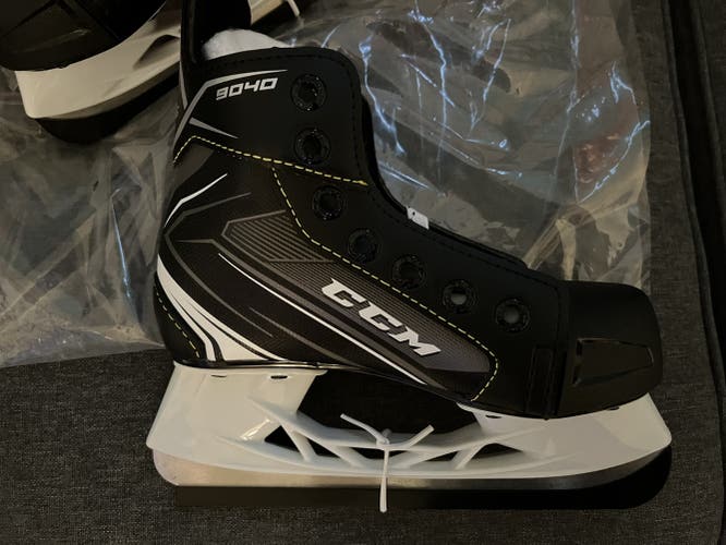 Youth Hockey Skates (CCM Tacks 9040)