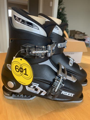 Roces Adjustable Ski Boot - New - Adjusts from Mondo 19 - 22!