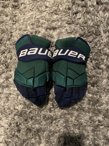 Mercyhurst Bauer 14" Supreme 2S Pro Gloves