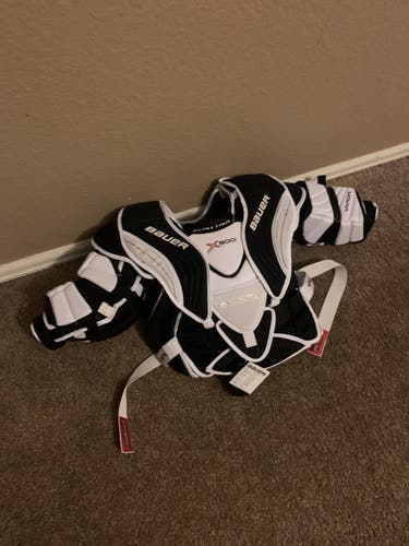New Small Bauer Vapor X900 Goalie Chest Protector