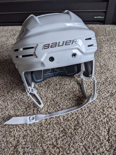 Bauer Re-Akt 200 medium helmet