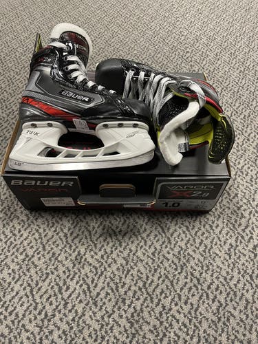 Bauer Vapor X2.9 Size 1 D width hockey skate