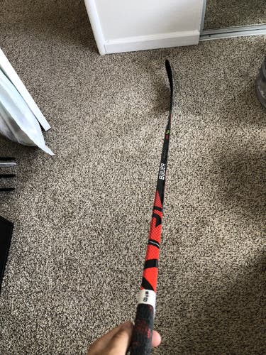 Intermediate Right Handed Toe Pattern  Vapor FlyLite Hockey Stick