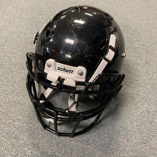 Used Schutt Vengeance Youth Xl Football Helmets