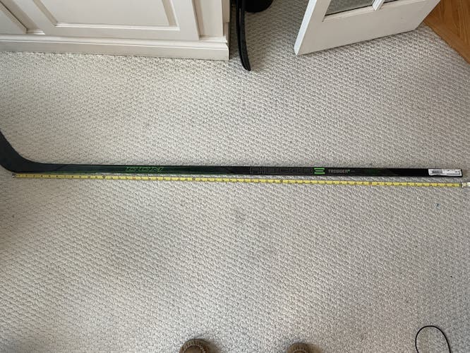 Senior Right Handed Mid Pattern  Ribcor Trigger 5 Pro Hockey Stick