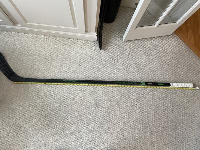 Senior Right Handed Mid Pattern RibCor Team Hockey Stick