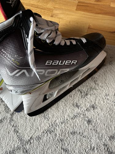 Hockey Skates Senior Used Bauer Vapor Hyperlite Regular Width Size 9