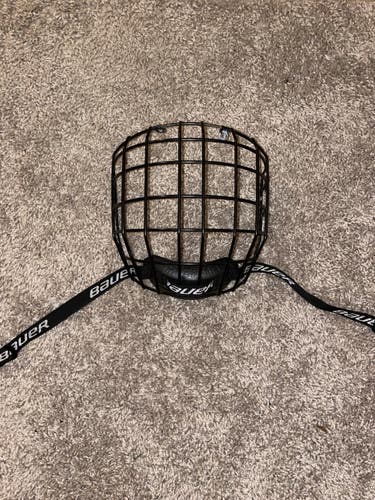 Used Medium Bauer Full Cage RBE III