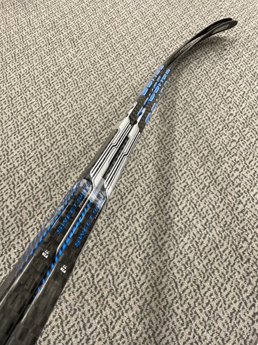 Bauer Nexus Team P28 curve 77 flex 2-pack Of Left Hand Sticks