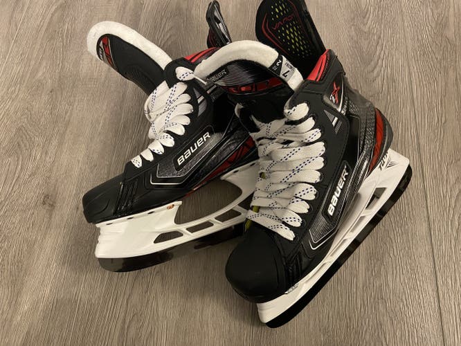Almost new Bauer Vapor 2X skates size 7 fit 2