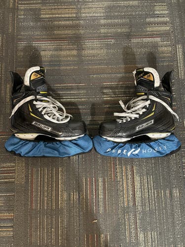 Junior Bauer Regular Width  Size 6.5 Supreme 2S Pro Hockey Skates