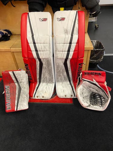 Red Senior 35" Regular Pro Stock V9 Goalie Full Set