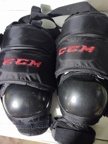 Used CCM Knee pads Sr