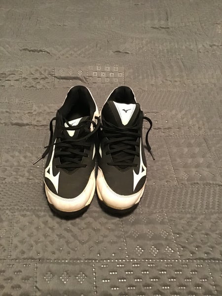 Black Used Adult Men's Size 10 Molded Cleats Mizuno Low Cut