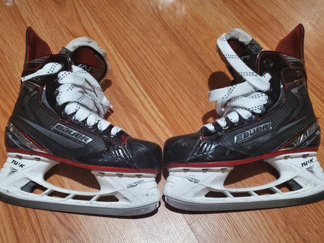 Hockey Skates Junior Used Bauer Vapor X2.7 Regular Width Size 3