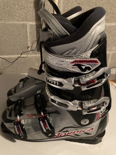 Ski Boots Used Men's Nordica Sportmachine 8 - Size 27-27.5 - Like NEW condition
