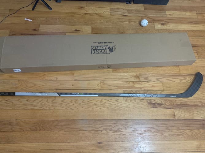 Senior Right Handed Mid Pattern Pro Stock Vapor ADV Hockey Stick