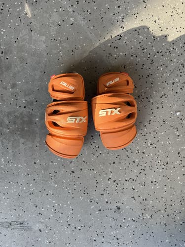 Used Syracuse University STX Stallion 500 Arm Pads