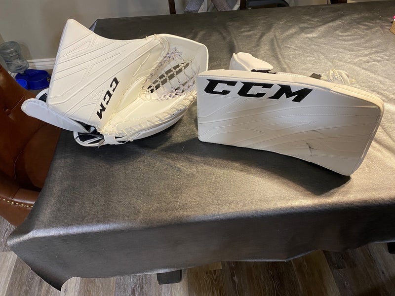 CCM Extreme flex 4.9 Catcher and Blocker