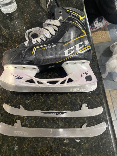 Junior CCM Extra Wide Width Size 6 Super Tacks AS3 Hockey Skates