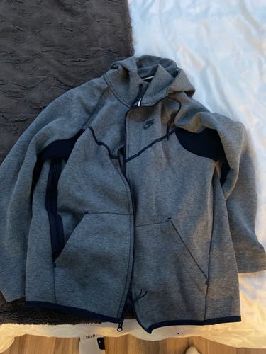 Gray Used Large Nike Sweatshirt