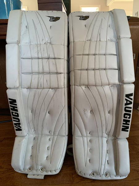 White Goalie Leg Pads Used Intermediate 30" Vaughn Velocity V7