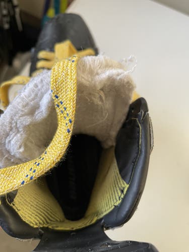 Senior Bauer Regular Width Pro Stock Size 9.5 Supreme 2S Pro Hockey Skates