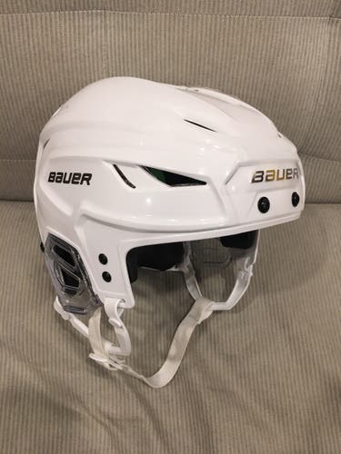 NEW! White Bauer Hyperlite SMALL MEDIUM Hockey Helmet