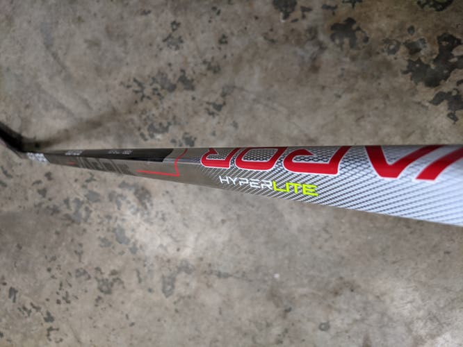 Hockey Stick New Intermediate Bauer Right Handed Vapor Hyperlite P28 Toe Pattern