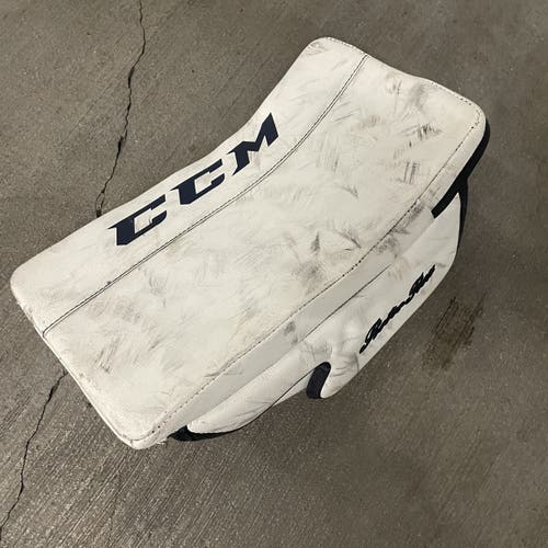 CCM Retro Flex Pro Blocker Senior White/Navy