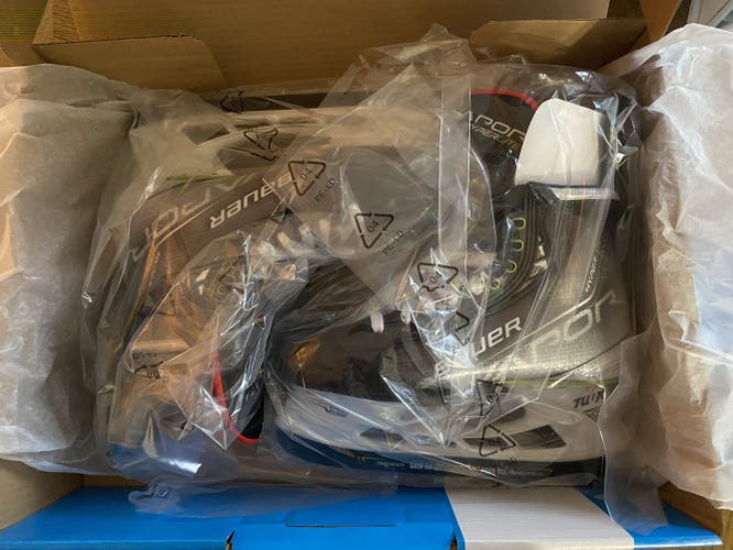 Senior Bauer Size 8.5, Fit 1 Vapor Hyperlite Hockey Skates