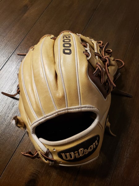 Brown Baseball Glove Used Wilson Right Hand Throw Infield A2000 11.5"