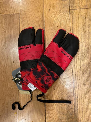 Dakine Team Baron Trigger Snow Mitt Sammy Carlson Edition