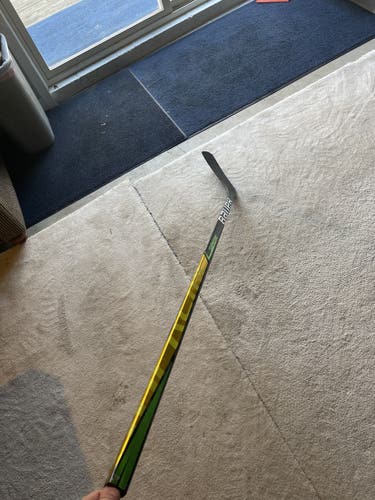 Senior Left Hand Mid Pattern Pro Stock Nexus 2N Pro Hockey Stick