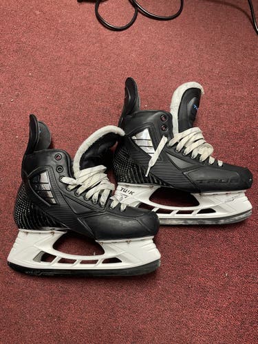 Senior True Regular Width Pro Stock Size 8.5 Pro Custom Hockey Skates