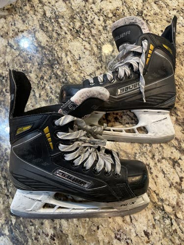 Youth Bauer Regular Width Size 3 Supreme 150 Hockey Skates