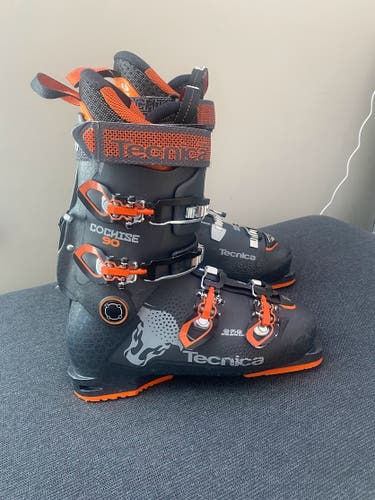 Free Shipping in US, Ski Boots Men's Used Tecnica All Mountain Cochise, Flex 90, Size 26.5