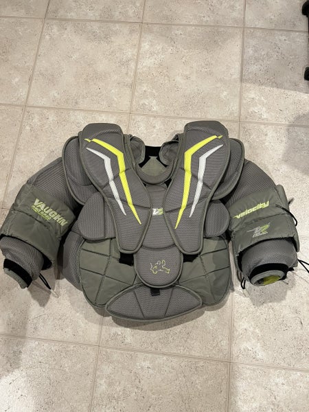 Used Medium Vaughn Velocity V7 XF Pro Carbon Goalie Chest Protector