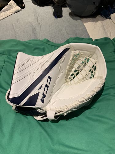 White Junior Used CCM Regular Extreme Flex E4.5