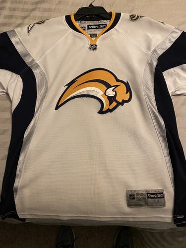 Buffalo Sabres Jersey W/ two Winter Caps