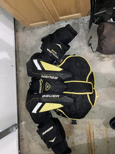 Senior Used Medium Bauer SUPREME Total one NXG Goalie Chest Protector