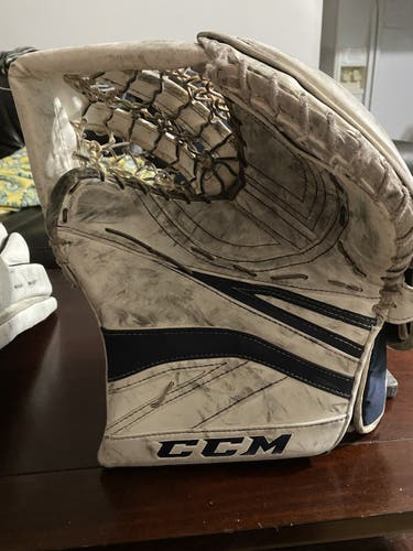 CCM Premier P2.9 Glove