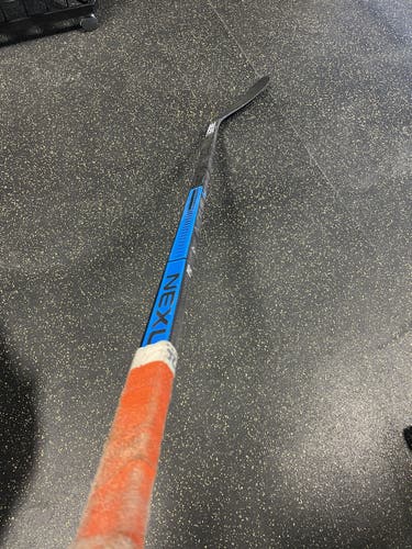 Senior Right Handed Mid Pattern Pro Stock Hockey Stick