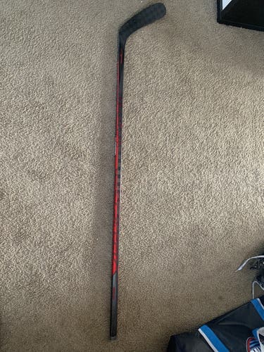 Senior Right Handed Mid Pattern Jetspeed FT4 Pro Hockey Stick