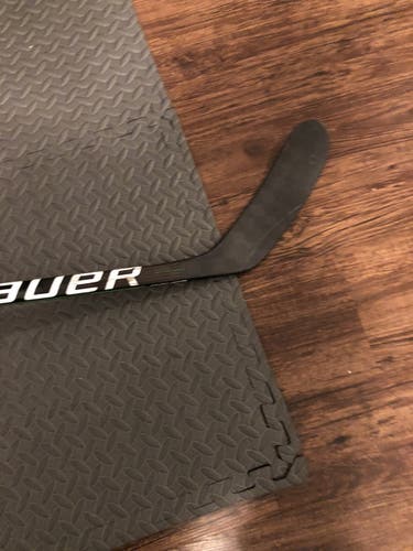 Bauer supreme adv dressed as orange ultra sonic p28m 77 flex