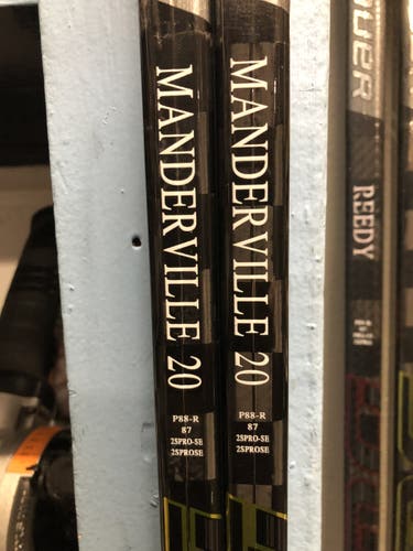 New Right Handed Mid Pattern Pro Stock Supreme 2S Pro Hockey Stick