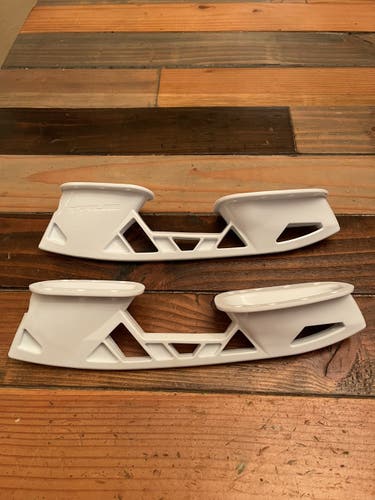 True goalie holders 263 / size 7